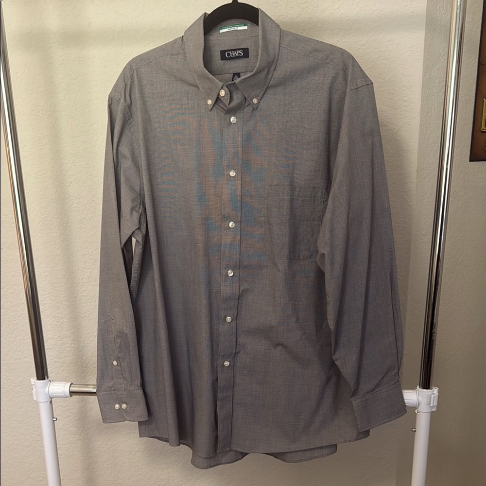 Men’s Chaps Gray Casual Button Down Shirt with Traditional Collar